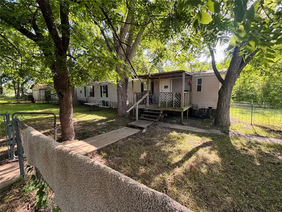 206 E Kentucky Avenue, Tishomingo, OK 73460 - #3