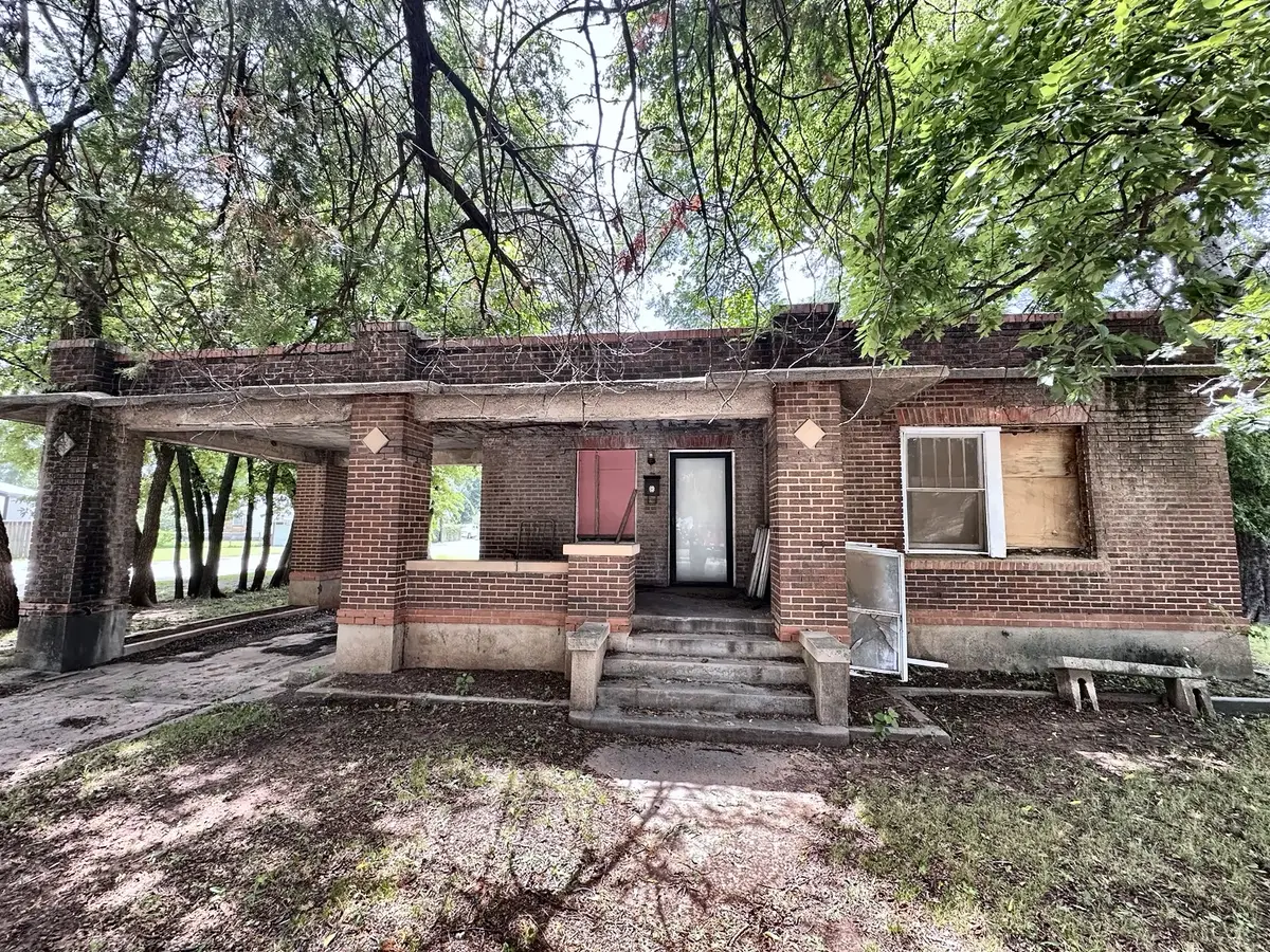 101 N Chestnut, Pauls Valley, OK 73075 - #1