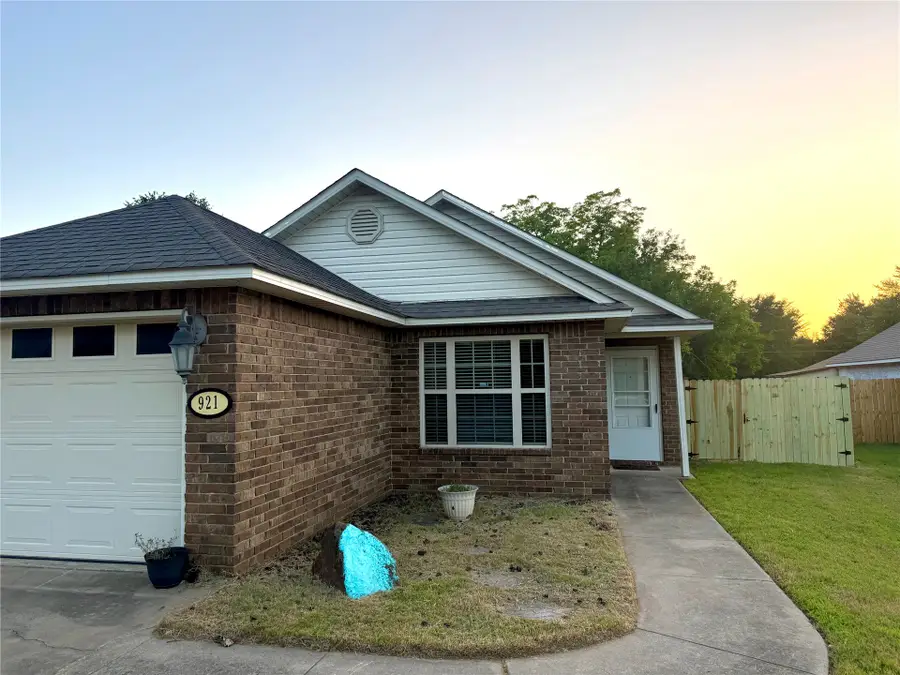 921 S Locust, Sallisaw, OK 74955 - #2