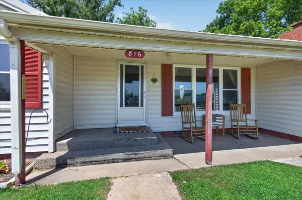 816 S Maple Street S, Nowata, OK 74048