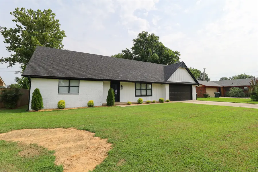 110 E 9th Street S, Claremore, OK 74017 - #2