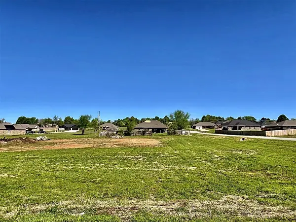 17540 W Tray Road, Tahlequah, OK 74464