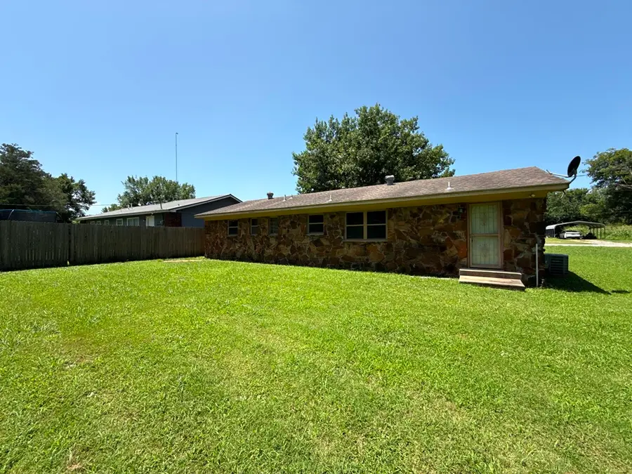 402 S Osage Avenue, Beggs, OK 74421 - #3