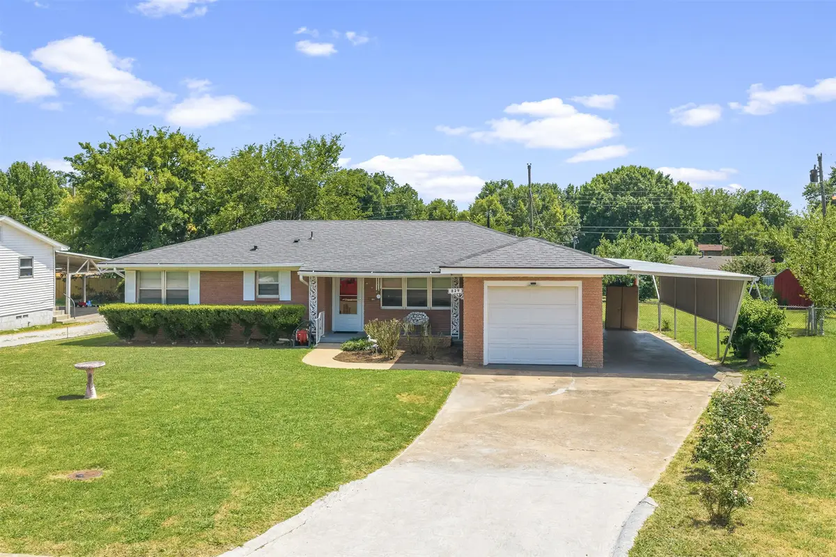 829 W 22nd, Ada, OK 74820 - #1