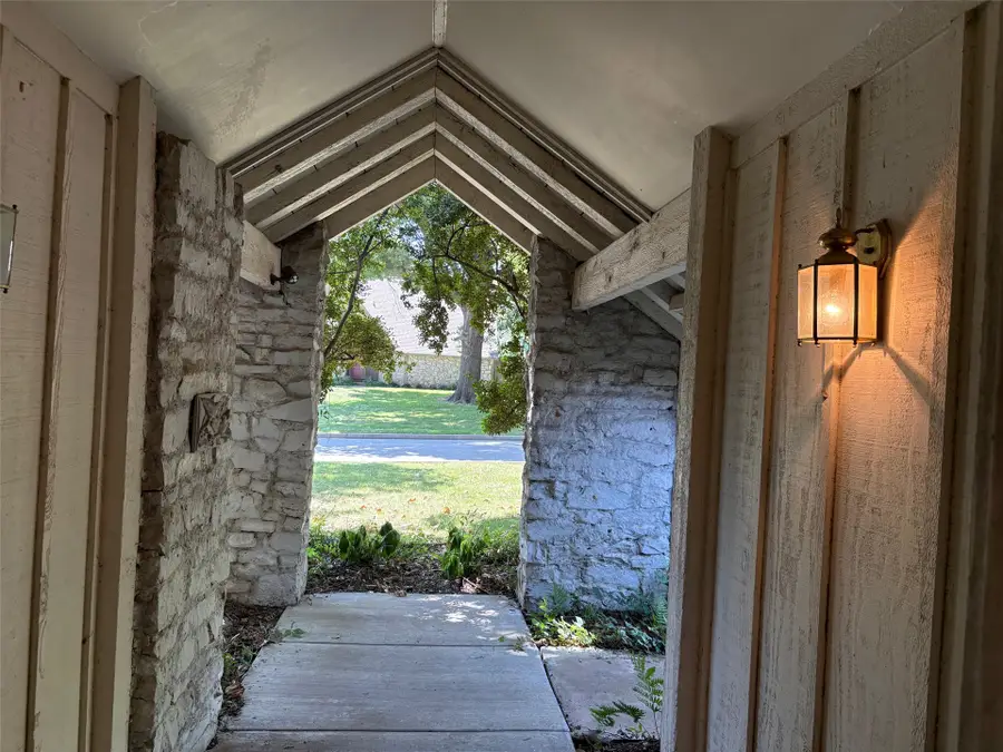 6921 S Jamestown Avenue, Tulsa, OK 74136 - #2