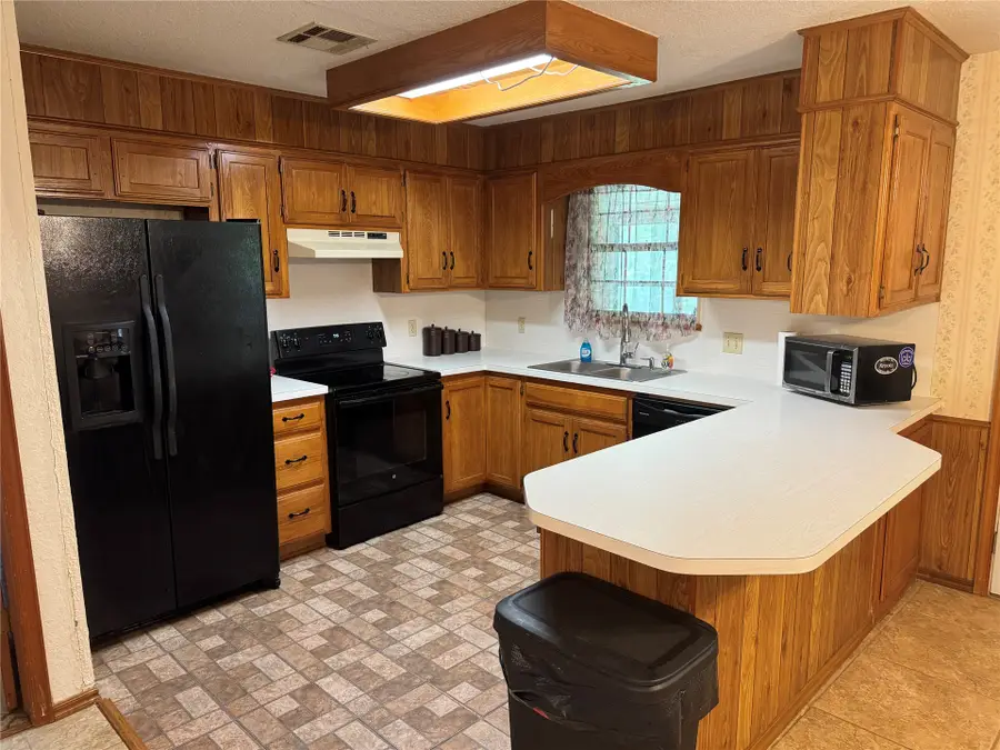 1608 E Crestview Avenue E, Marietta, OK 73448 - #3