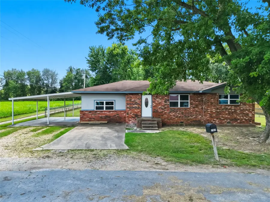 720 W Walnut Street, Stilwell, OK 74960 - #2