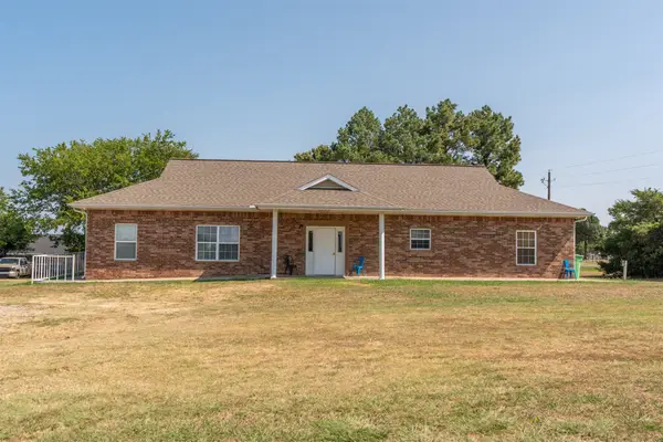 4 W Hillcrest Way, Okemah, OK 74859