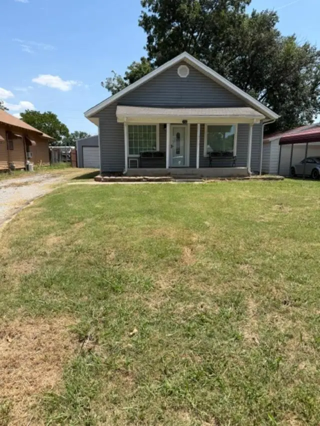605 N Burgess Street, Holdenville, OK 74848 - #2