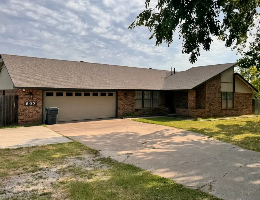 607 Wallace Street Nw, Ardmore, OK 73401 - #2