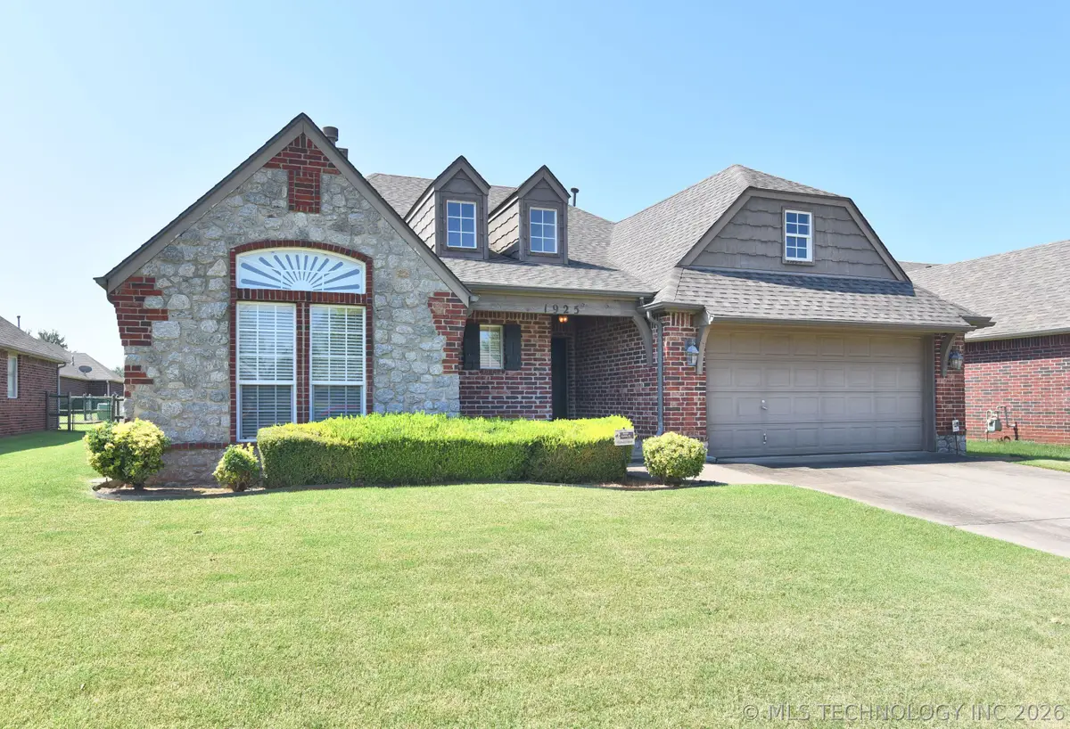 1925 W Xenia Street, Broken Arrow, OK 74012 - #1