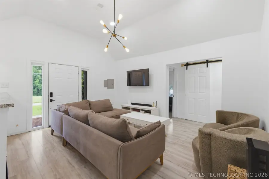125 W Walnut Street, Coweta, OK 74429 - #3