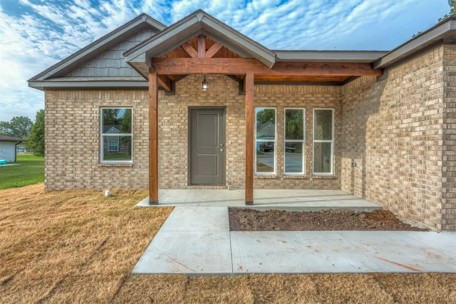 806 NE 7th Street, Wagoner, OK 74467 - #2