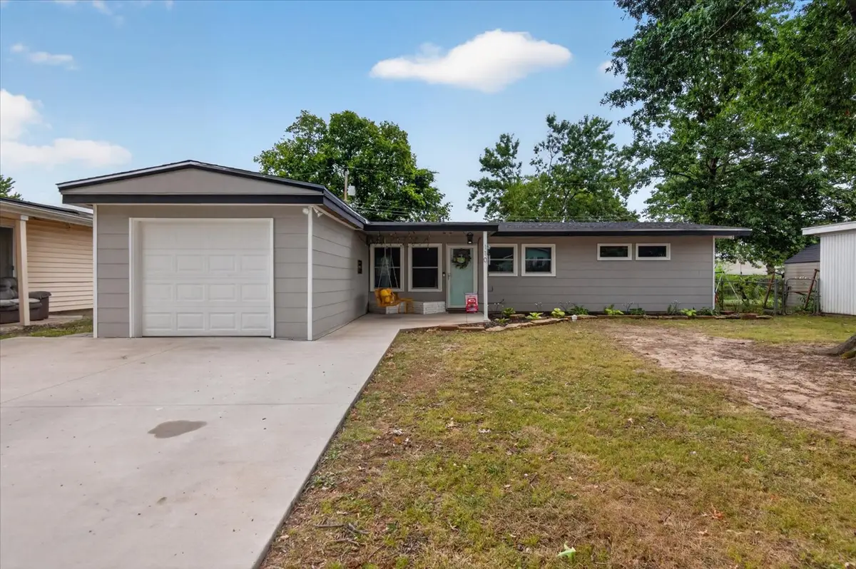 110 Mulberry Lane, Bartlesville, OK 74003 - #1