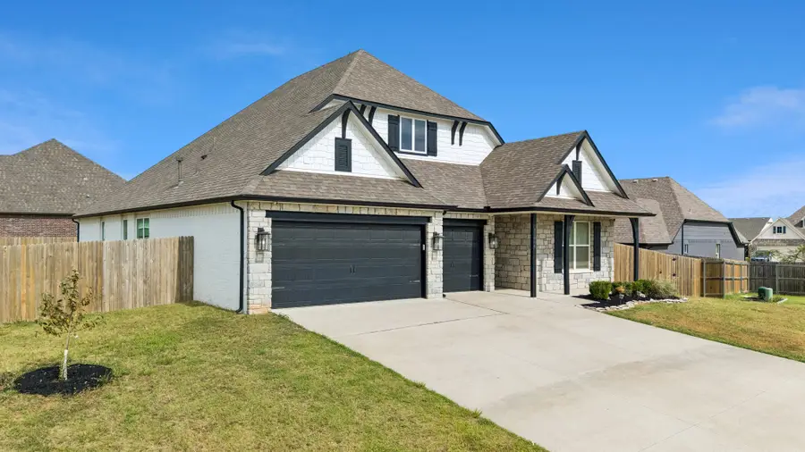 11806 N 131 East Avenue, Collinsville, OK 74021 - #3