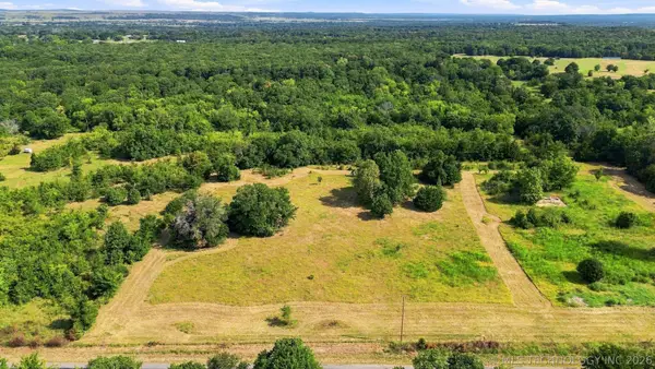 Hedge Road, Henryetta, OK 74437