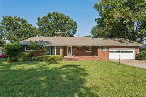 1419 Crescent Drive, Bartlesville, OK 74006