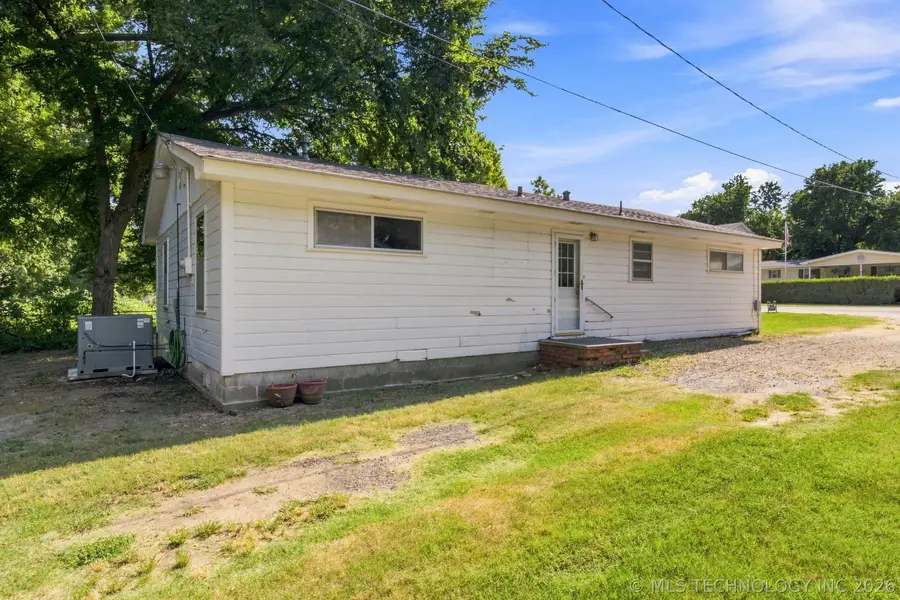 406 N Cherokee Street, Beggs, OK 74421 - #2
