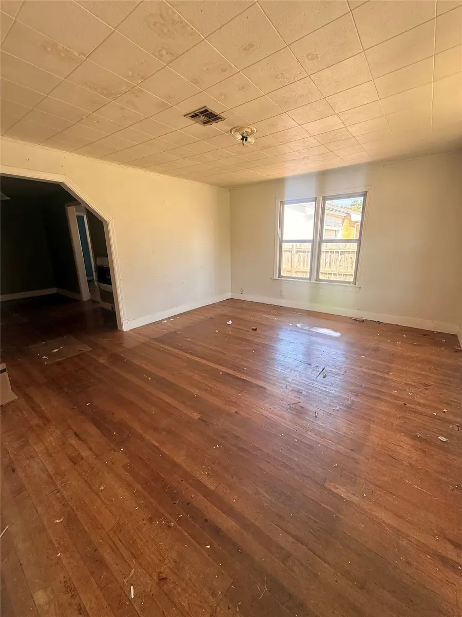 106 S 2nd, Eufaula, OK 74432 - #3