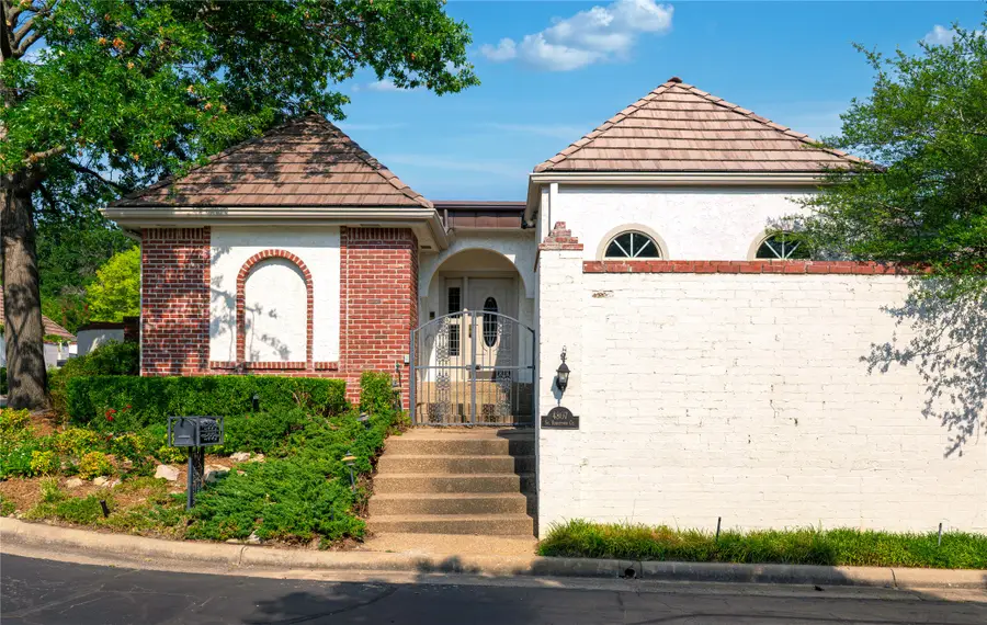 4807 S Yorktown Court, Tulsa, OK 74105 - #2