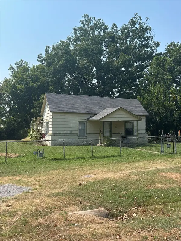 345 S Locust Street, Oologah, OK 74053