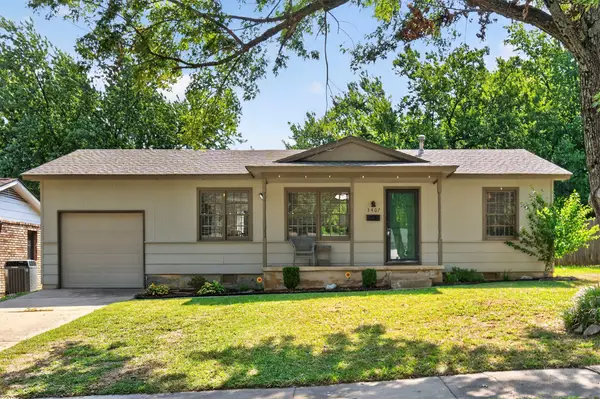 3407 S Walnut Creek Drive, Sand Springs, OK 74063