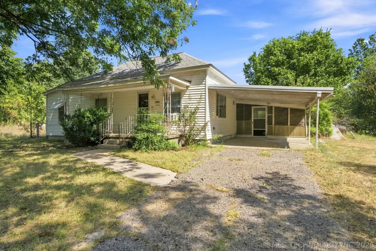 404 E Beach Street, Henryetta, OK 74437 - #1