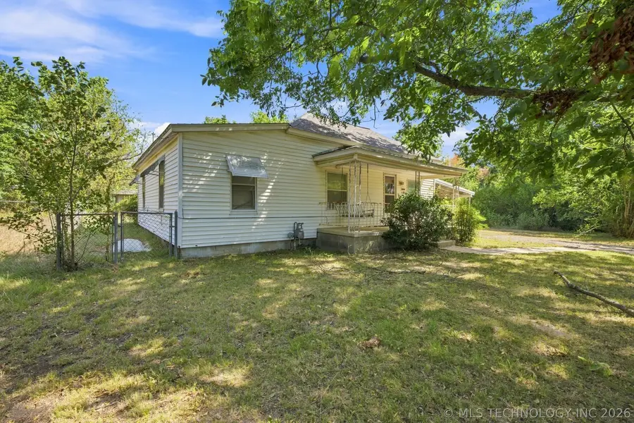 404 E Beach Street, Henryetta, OK 74437 - #3