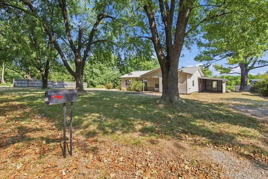 601 NE 12th Street, Wagoner, OK 74467 - #3