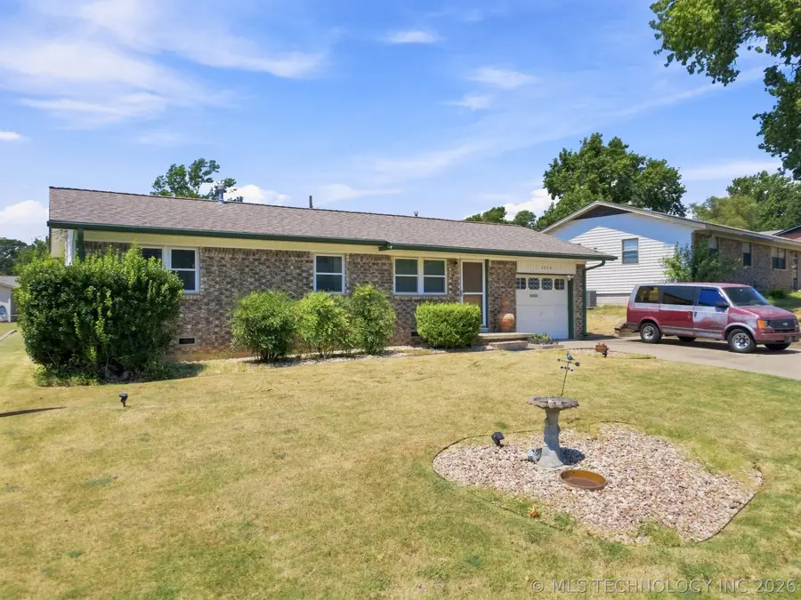 1050 N Douglas Avenue, Sand Springs, OK 74063 - #2