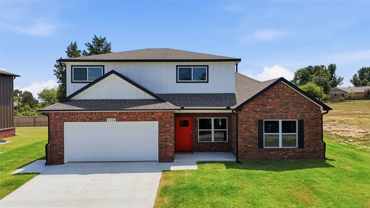 1524 E Grayson Avenue, Sapulpa, OK 74066 - #1