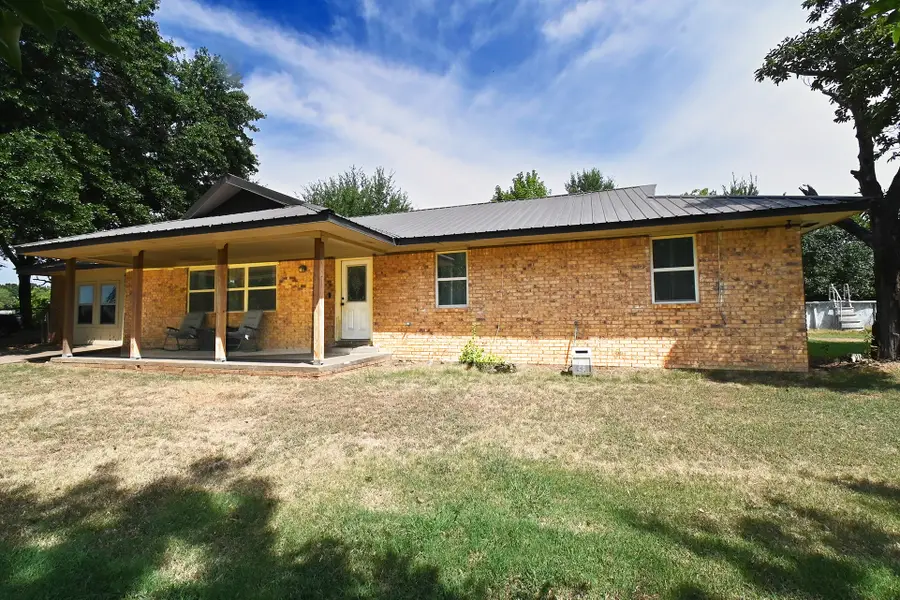 704 N Farm Road, Sallisaw, OK 74955 - #2
