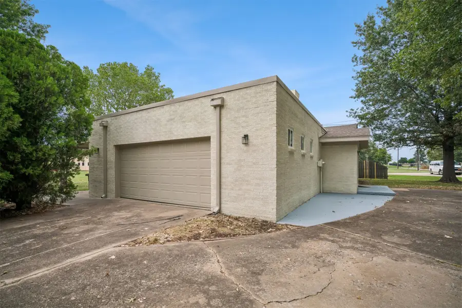 705 N Main Street, Wagoner, OK 74467 - #3