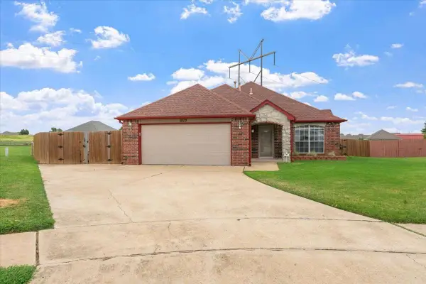 8517 E Madison Street, Broken Arrow, OK 74014