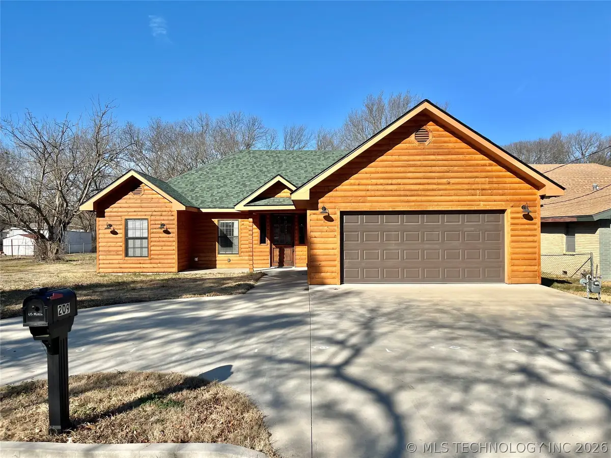 209 9 Avenue, Madill, OK 73446 - #1