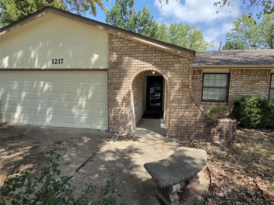 1217 S Gum Avenue, Broken Arrow, OK 74012 - #2