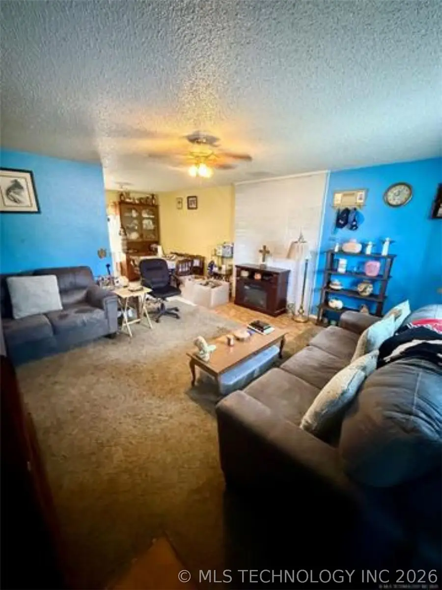815 E Tutt Street, Henryetta, OK 74437 - #2