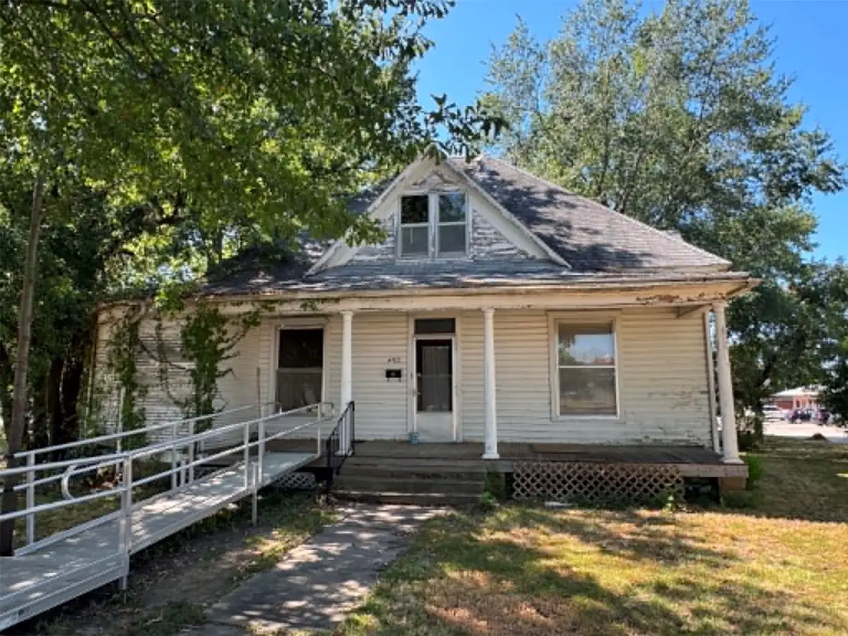 402 E Cherokee Avenue, McAlester, OK 74501 - #1