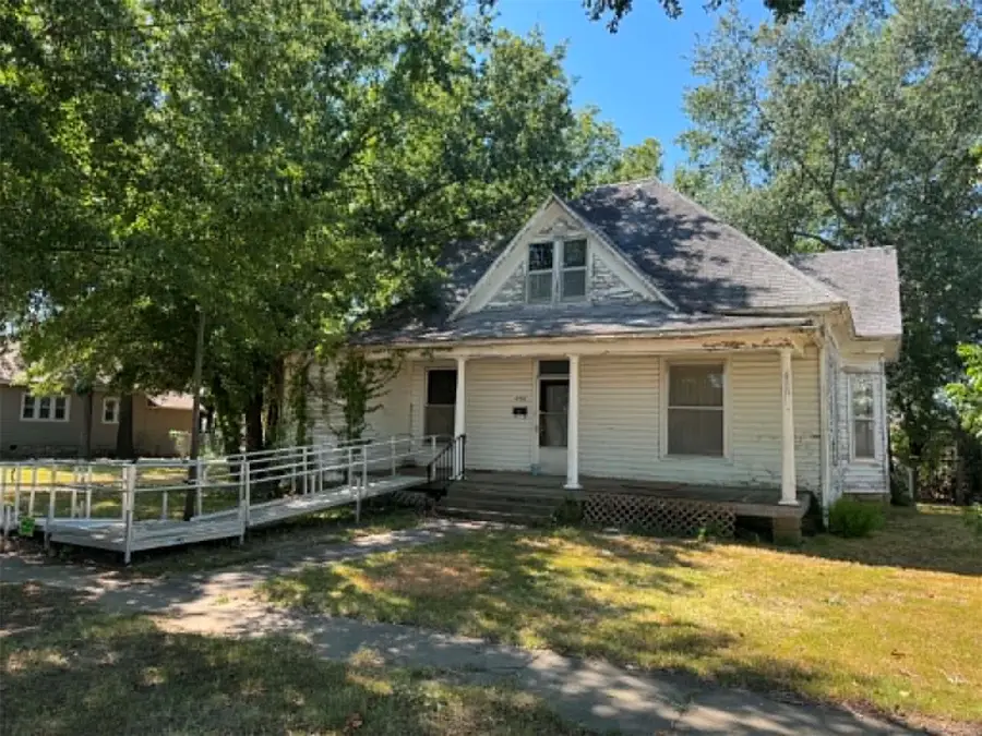 402 E Cherokee Avenue, McAlester, OK 74501 - #3