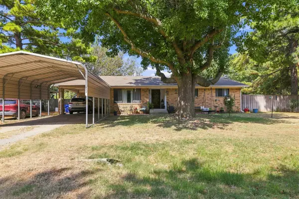 201 Smith, Colbert, OK 74733