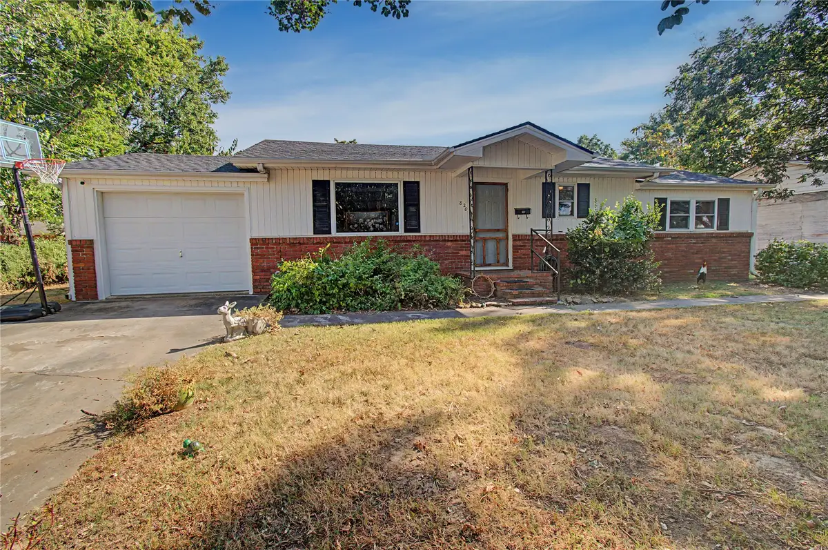 820 W Jefferson Avenue, Checotah, OK 74426 - #1