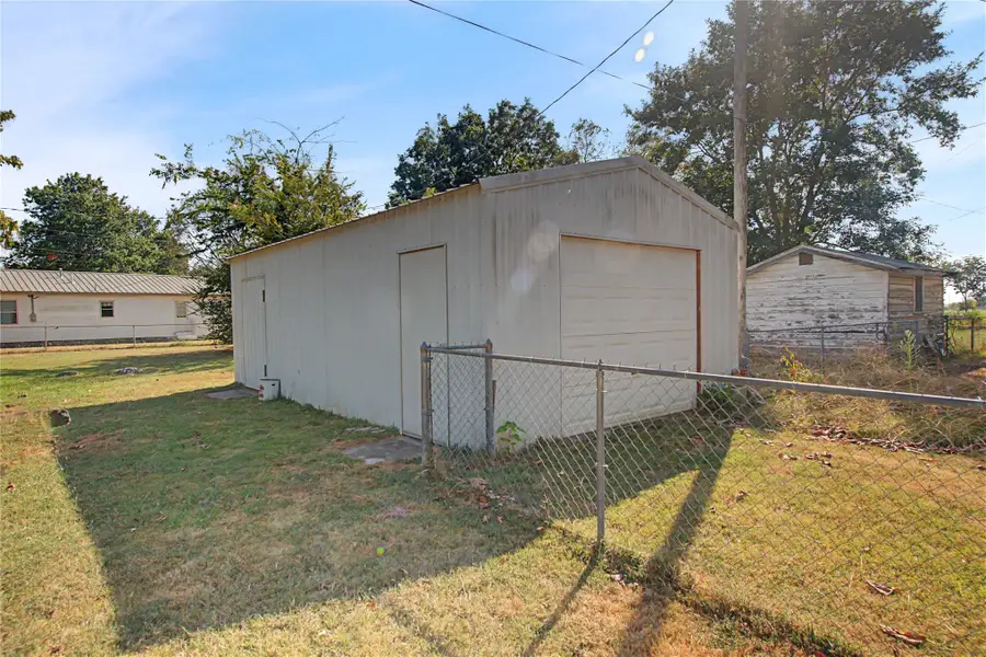 820 W Jefferson Avenue, Checotah, OK 74426 - #3