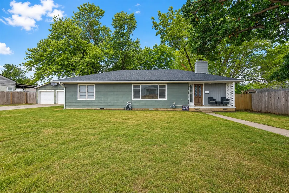 211 SE Queenstown Avenue, Bartlesville, OK 74006 - #1
