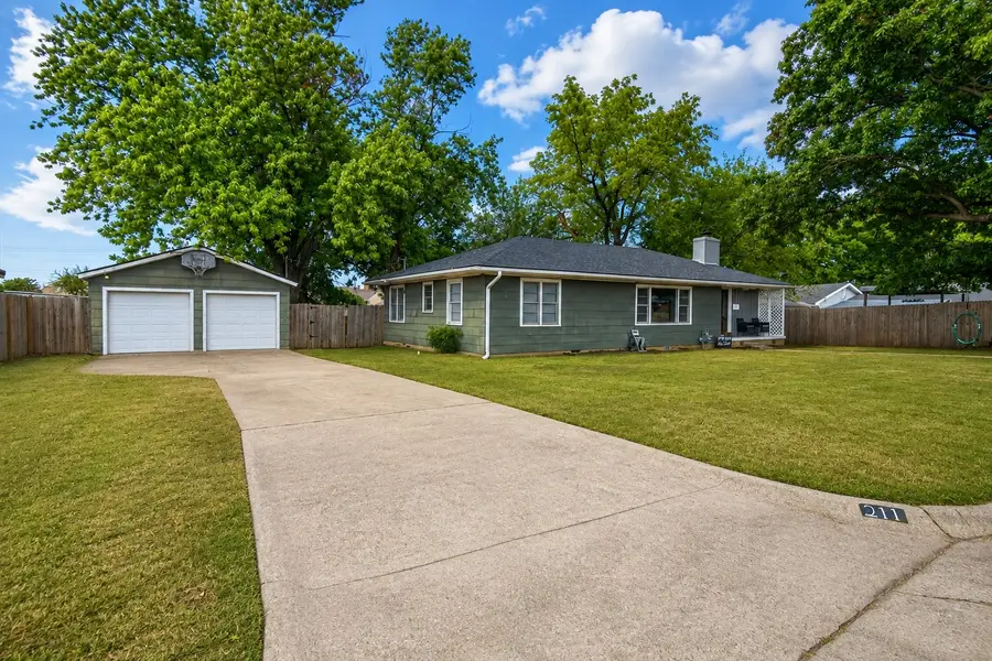 211 SE Queenstown Avenue, Bartlesville, OK 74006 - #3
