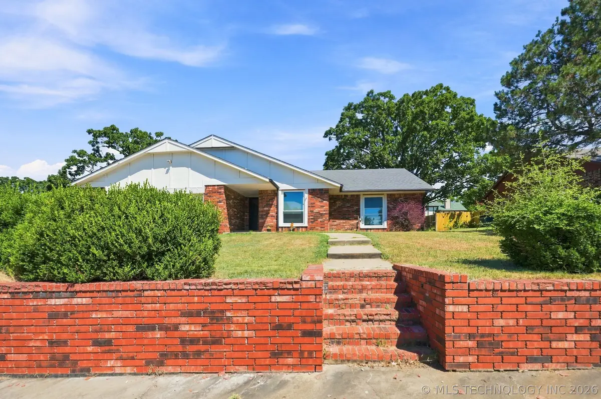 1016 E 13th Street, Claremore, OK 74017 - #1