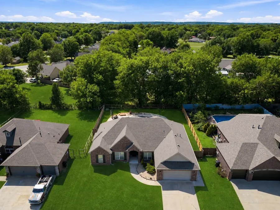 8335 Overlook Trail, Claremore, OK 74019 - #2