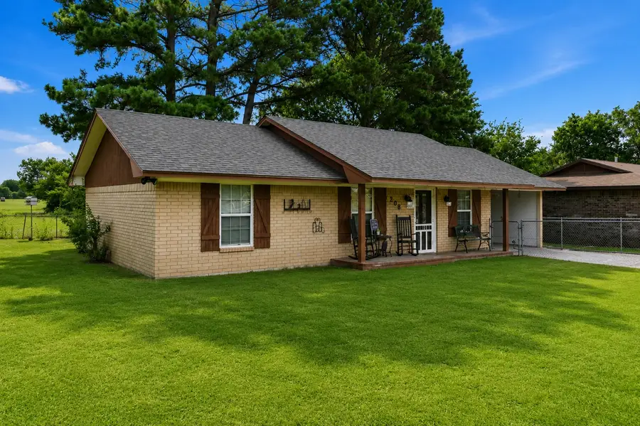 208 W Umstead, Colbert, OK 74733 - #2