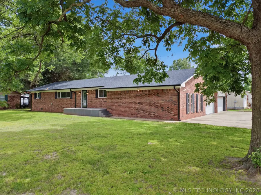 219 E Ozark Street, Morris, OK 74445 - #2
