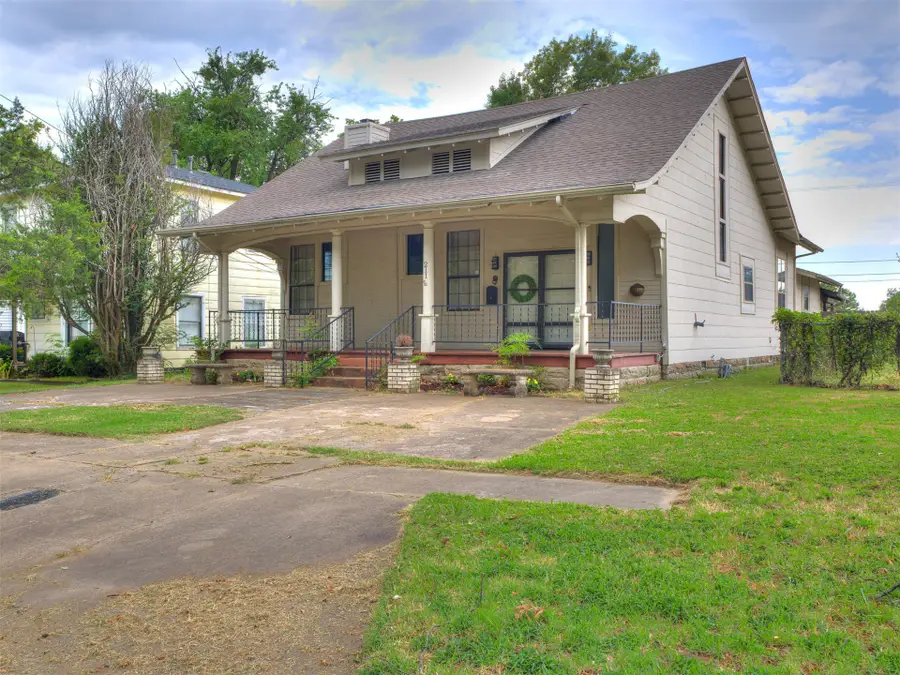 211 N State Street, Wagoner, OK 74467 - #2
