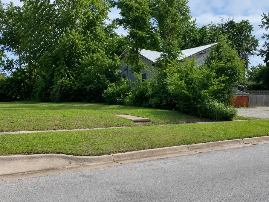 517 W 7th Street, Bristow, OK 74010 - #2